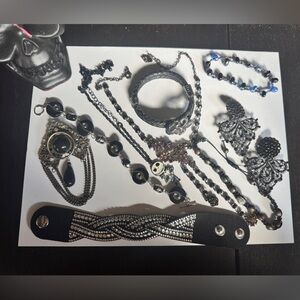 Lot of Black Goth costume jewelry for Halloween or séance or spell casting 💀💀💀💀💀